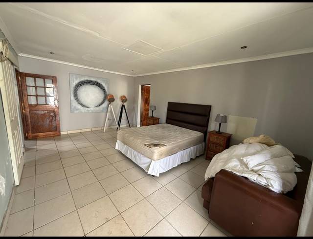 8 BEDROOM HOUSE FOR SALE IN KAALPLAATS WEST